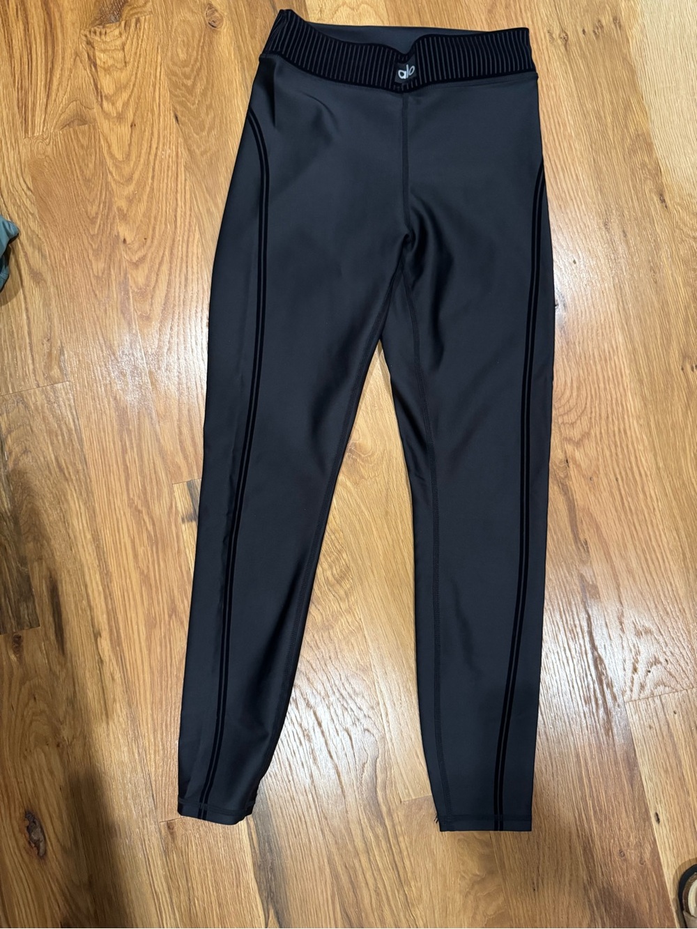 ALO Yoga Women’s Black Tech leggings with Ribbed Waist